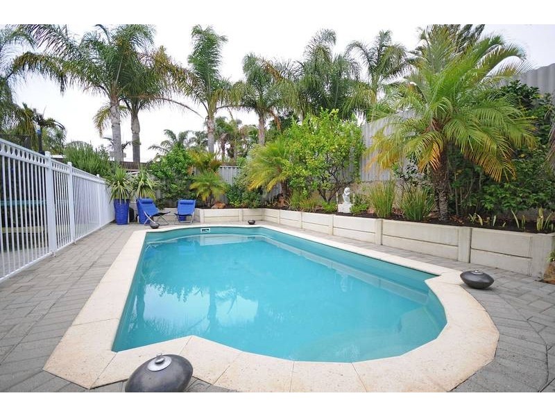 9 Sellen Court, Leeming WA 6149