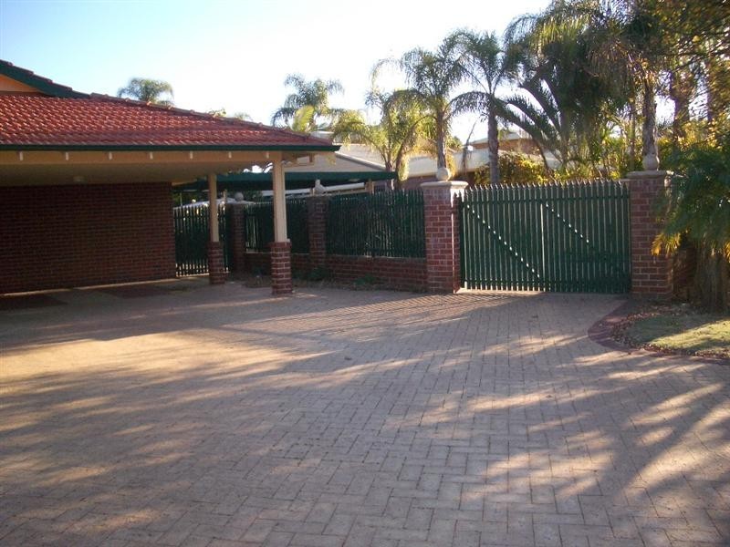 2 Oakland Heights, Leeming WA 6149