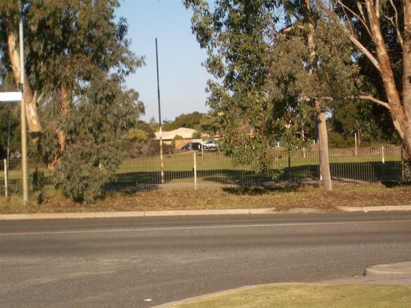 2 Oakland Heights, Leeming WA 6149