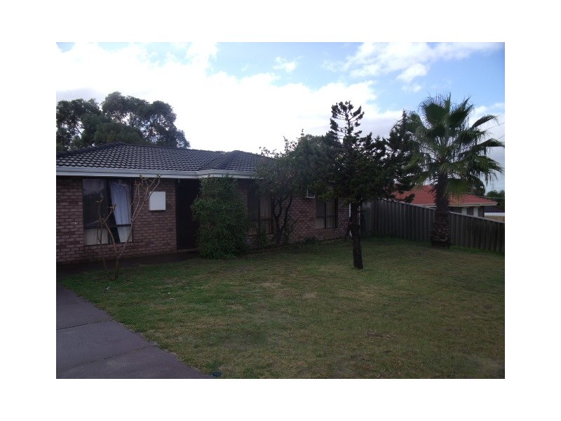 12 Tinaroo Court, South Lake WA 6164