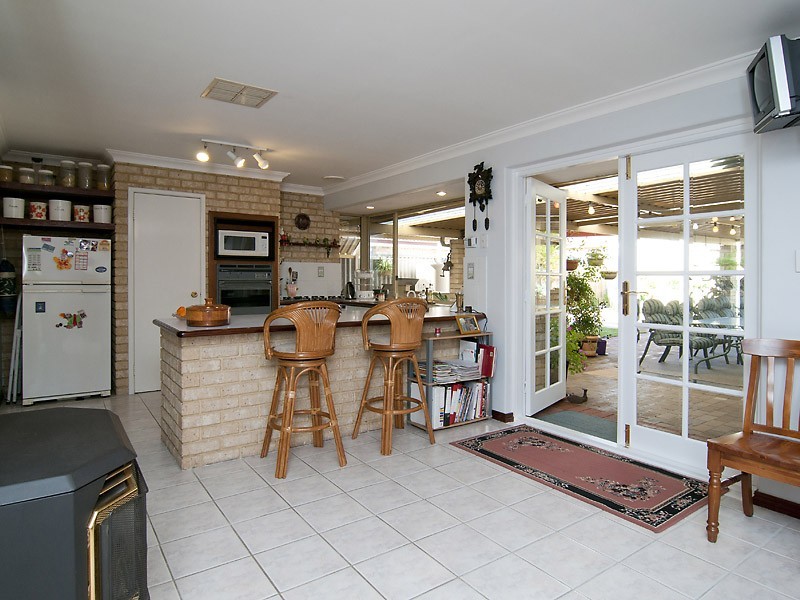 148 Forest Lakes Drive, Thornlie WA 6108