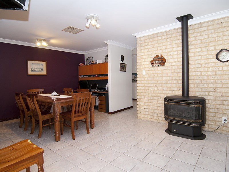 148 Forest Lakes Drive, Thornlie WA 6108