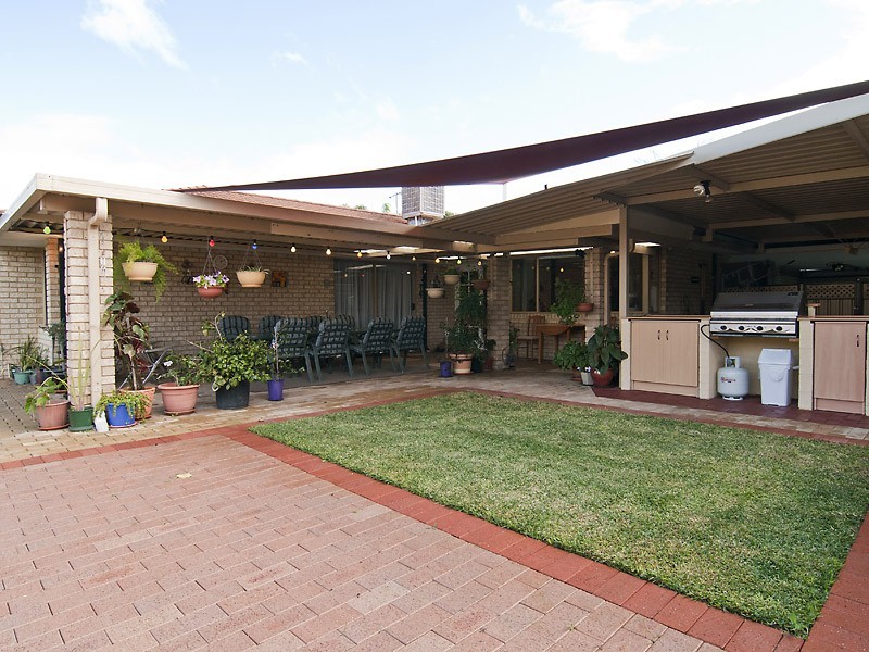 148 Forest Lakes Drive, Thornlie WA 6108