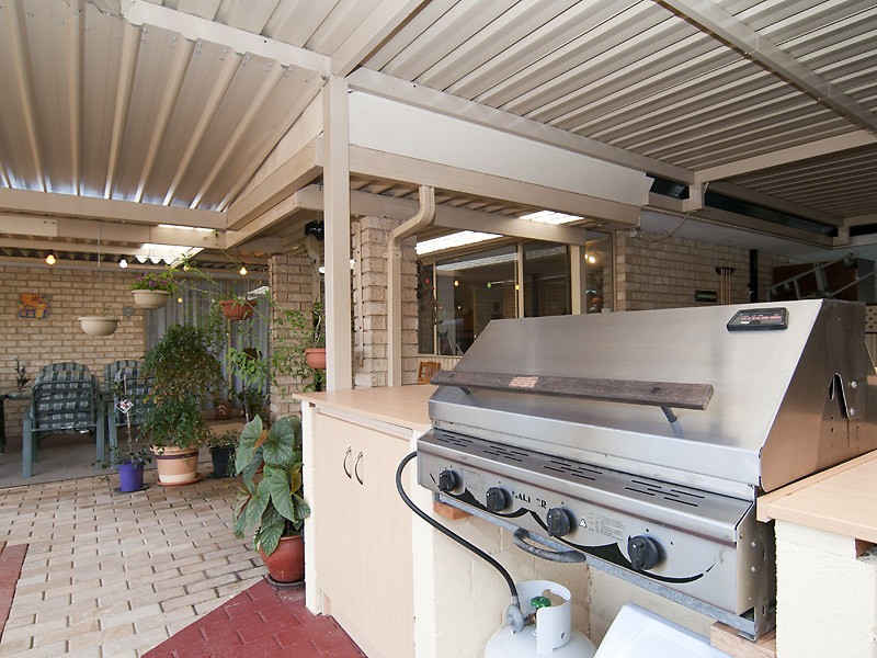 148 Forest Lakes Drive, Thornlie WA 6108
