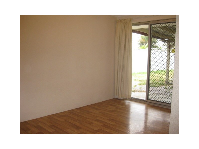 8 South Lake Drive, South Lake WA 6164