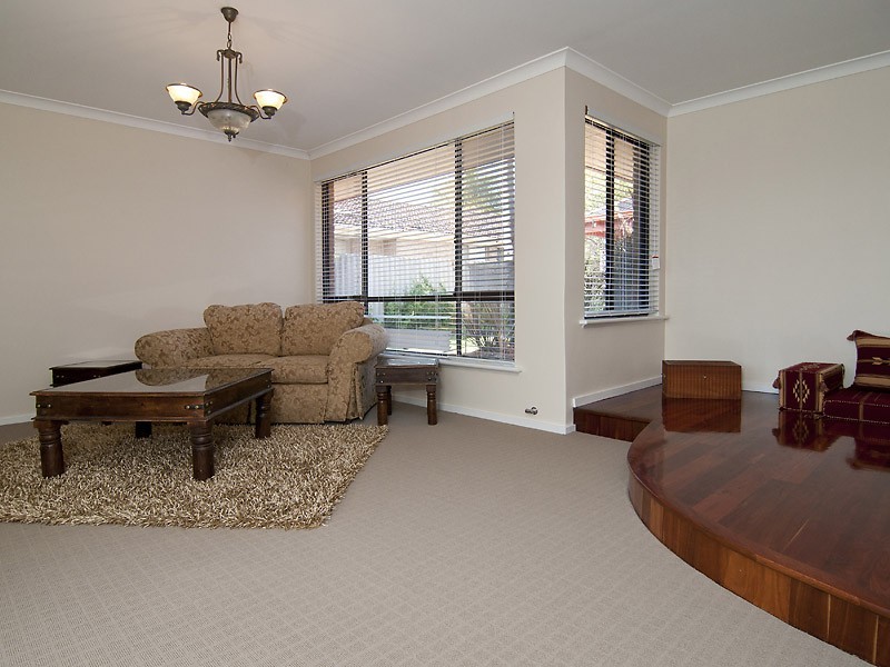 7 Kershaw Gardens, Leeming WA 6149