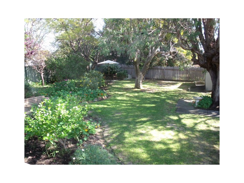 5 Bowling Place, Melville WA 6156