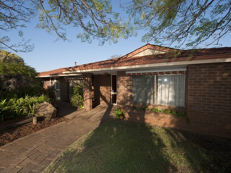 18 Findlay Road, Leeming WA 6149