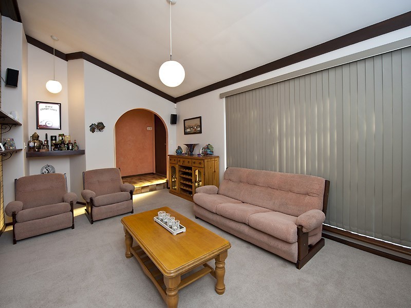 18 Findlay Road, Leeming WA 6149