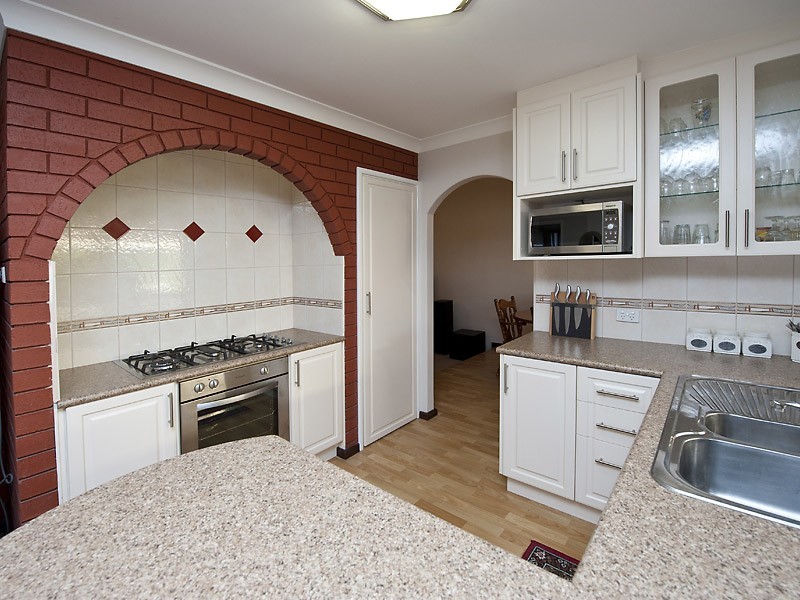 18 Findlay Road, Leeming WA 6149