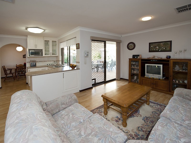 18 Findlay Road, Leeming WA 6149