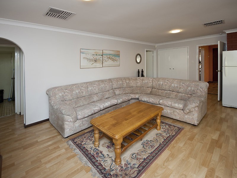 18 Findlay Road, Leeming WA 6149