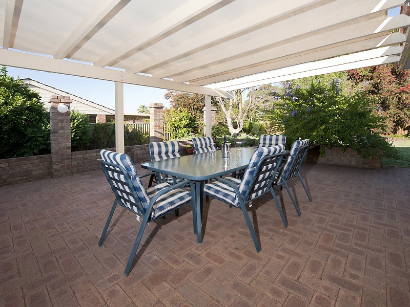 18 Findlay Road, Leeming WA 6149