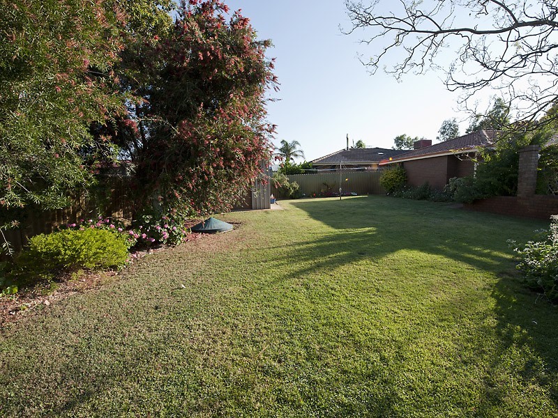18 Findlay Road, Leeming WA 6149