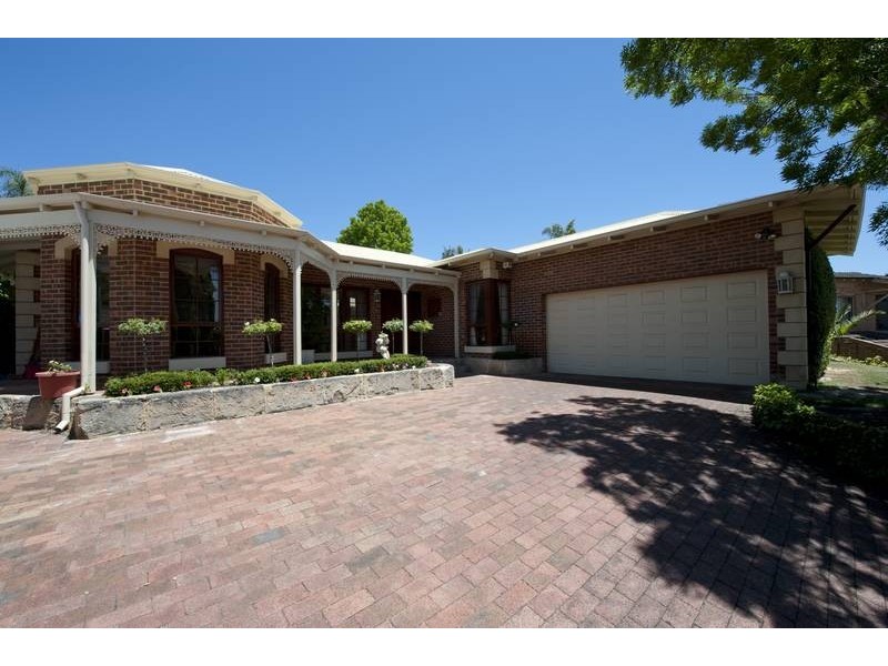 6 Wade Court, Leeming WA 6149