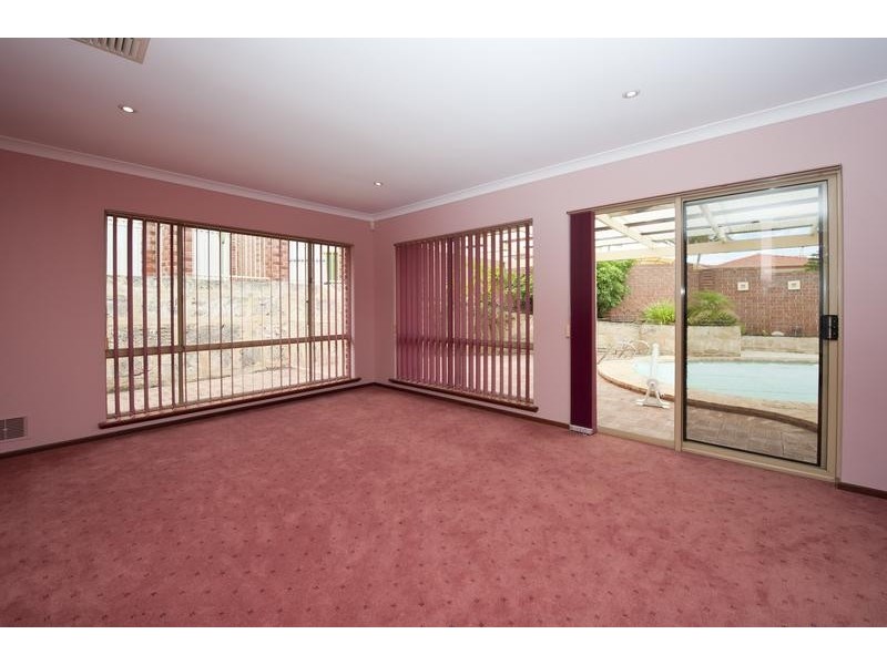 2 Ridley Court, Leeming WA 6149