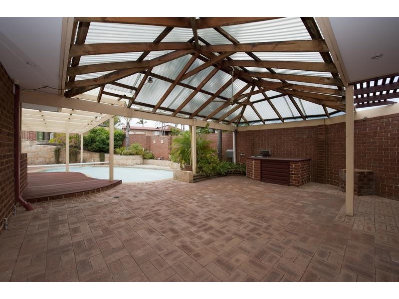 2 Ridley Court, Leeming WA 6149