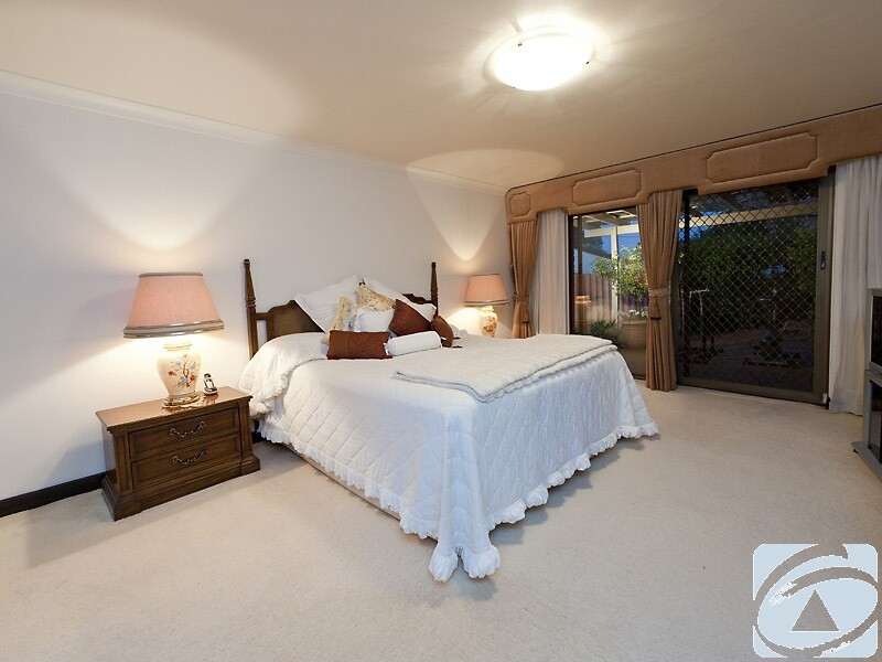 4 Rowley Place, Bull Creek WA 6149