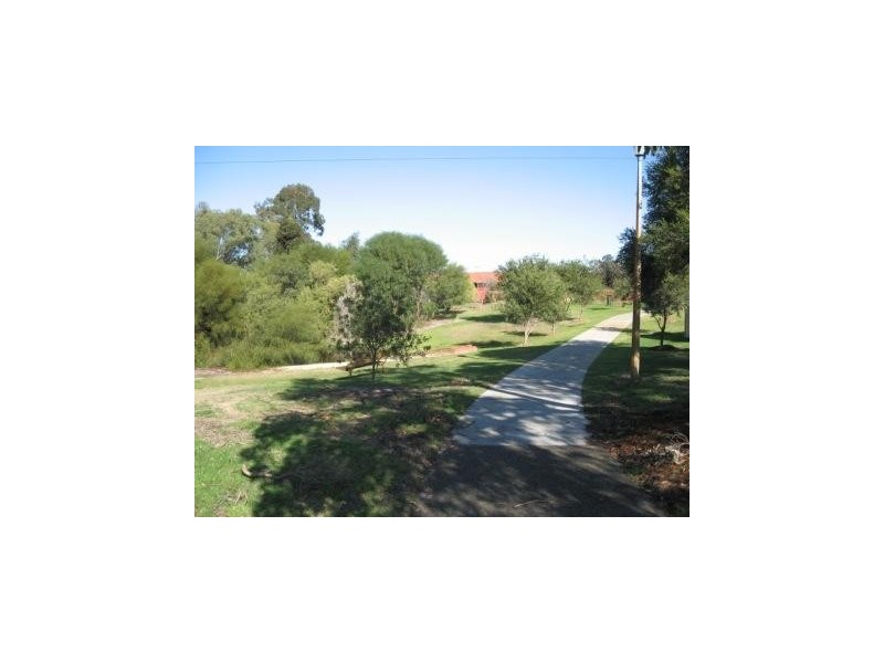 4/5A Tarun Court, Cannington WA 6107