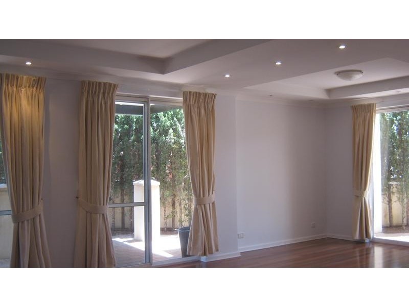 8 Tallow Tree Crescent, Subiaco WA 6008