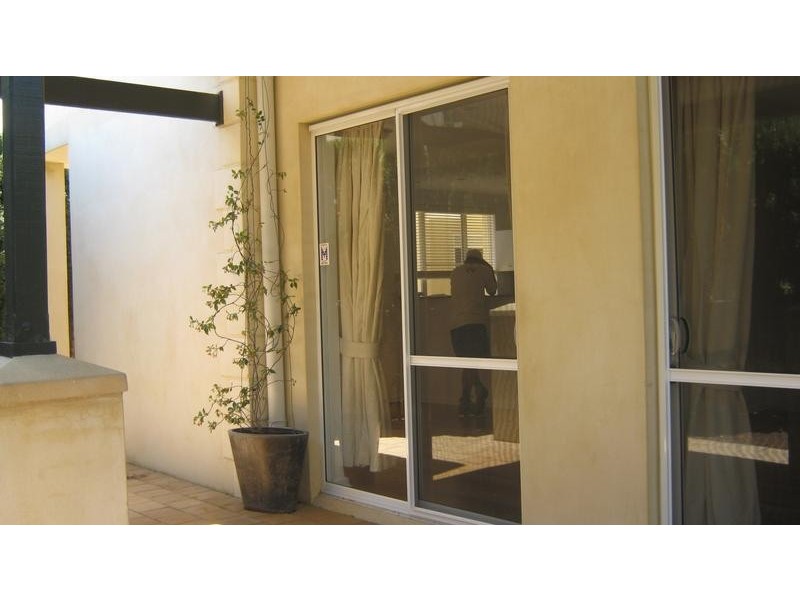 8 Tallow Tree Crescent, Subiaco WA 6008