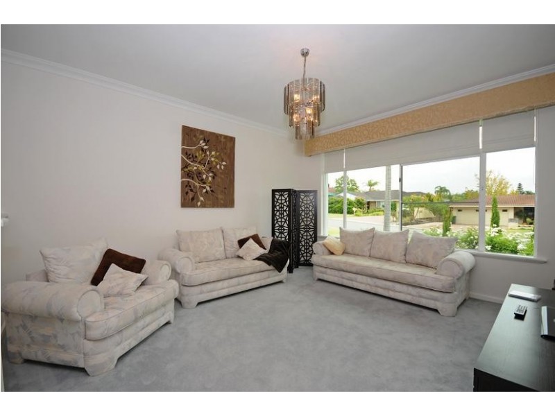 9 Sellen Court, Leeming WA 6149