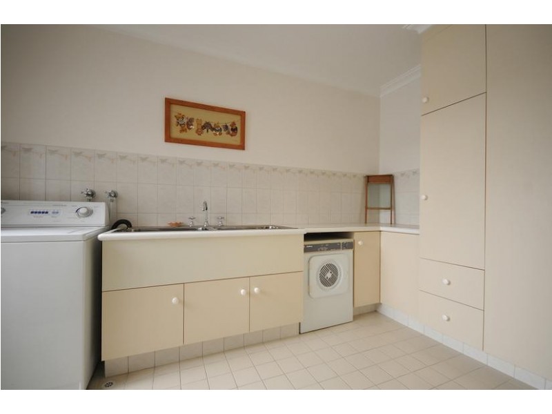 9 Sellen Court, Leeming WA 6149
