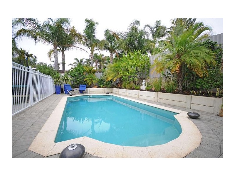 9 Sellen Court, Leeming WA 6149