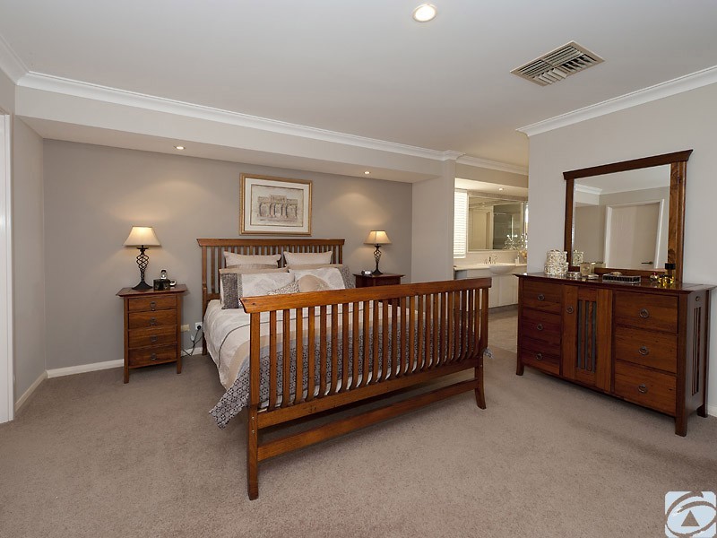 10 Carpenter Rise, Bull Creek WA 6149