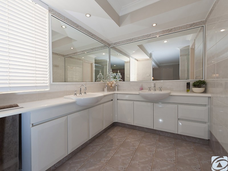 10 Carpenter Rise, Bull Creek WA 6149