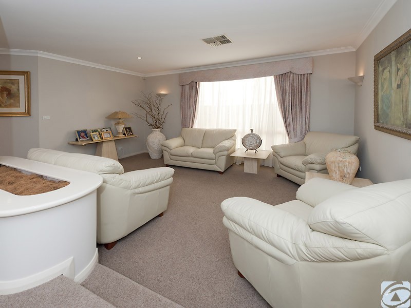 10 Carpenter Rise, Bull Creek WA 6149