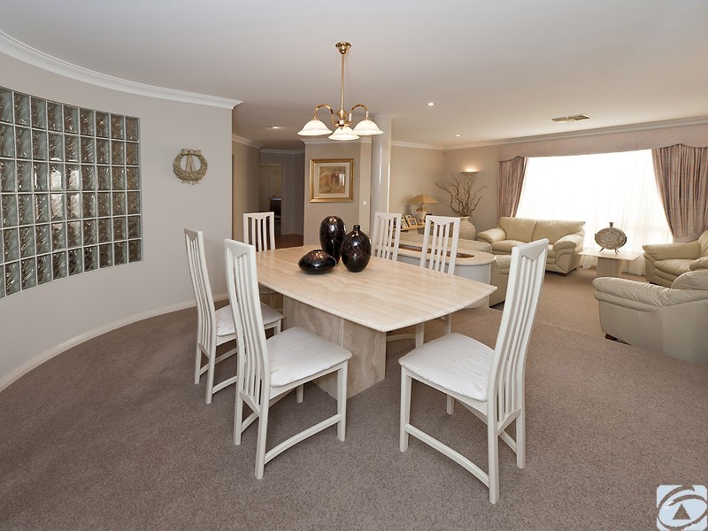 10 Carpenter Rise, Bull Creek WA 6149