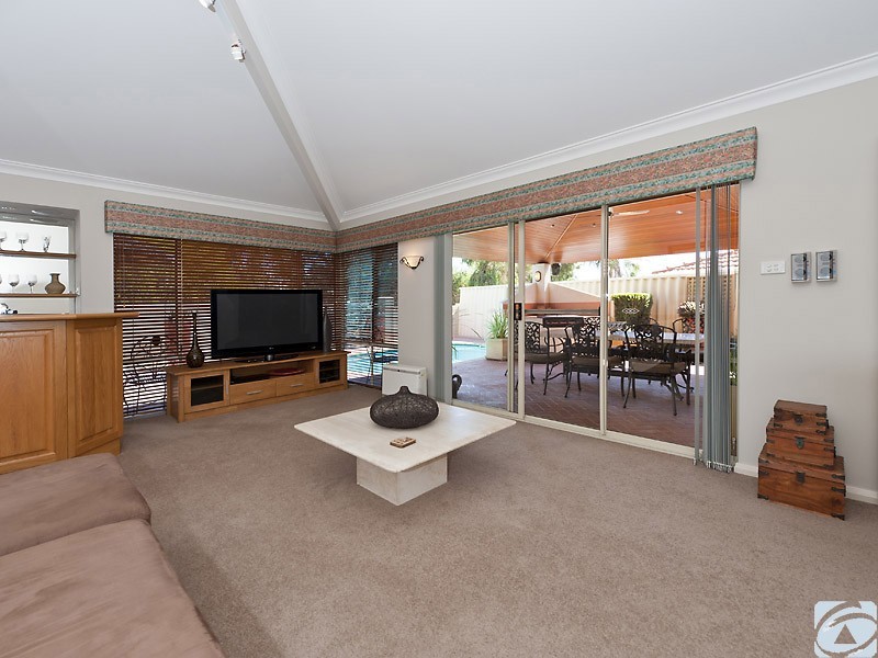 10 Carpenter Rise, Bull Creek WA 6149