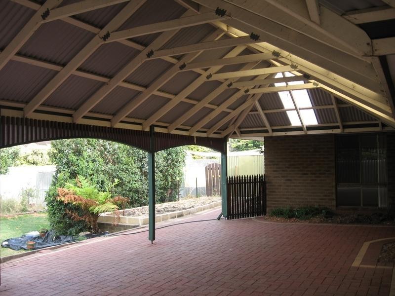 18 Broadhurst Crescent, Bateman WA 6150