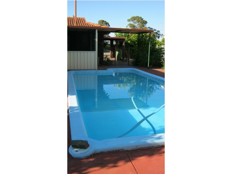 15 Caldecott Street, Thornlie WA 6108