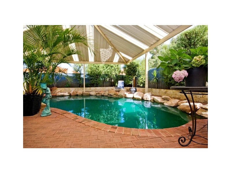 1 Tuxen Place, Bull Creek WA 6149