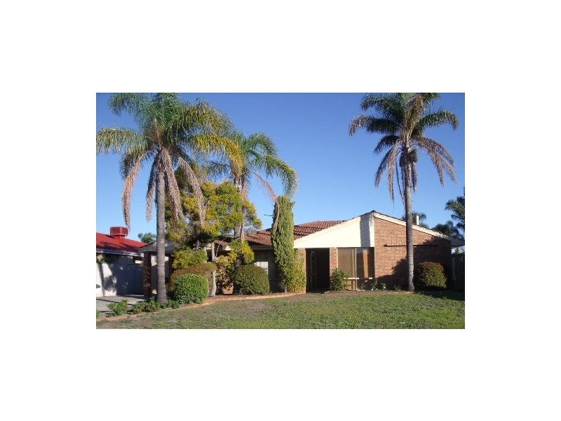 18 Barcombe Street, Leeming WA 6149