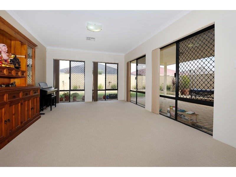 8 Kyle way, Canning Vale WA 6155