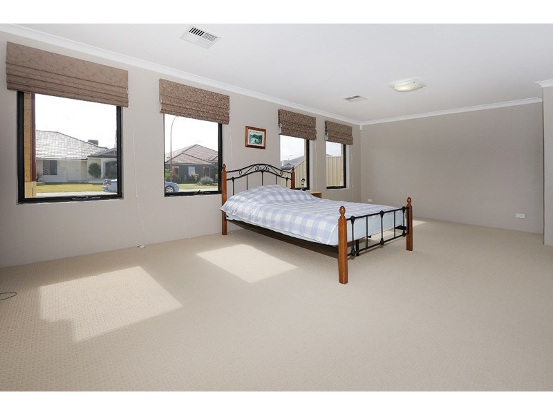 8 Kyle way, Canning Vale WA 6155
