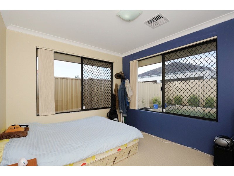 8 Kyle way, Canning Vale WA 6155