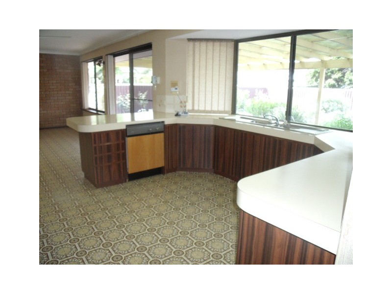 16 Findlay Road, Leeming WA 6149