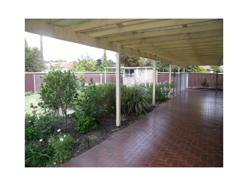 16 Findlay Road, Leeming WA 6149