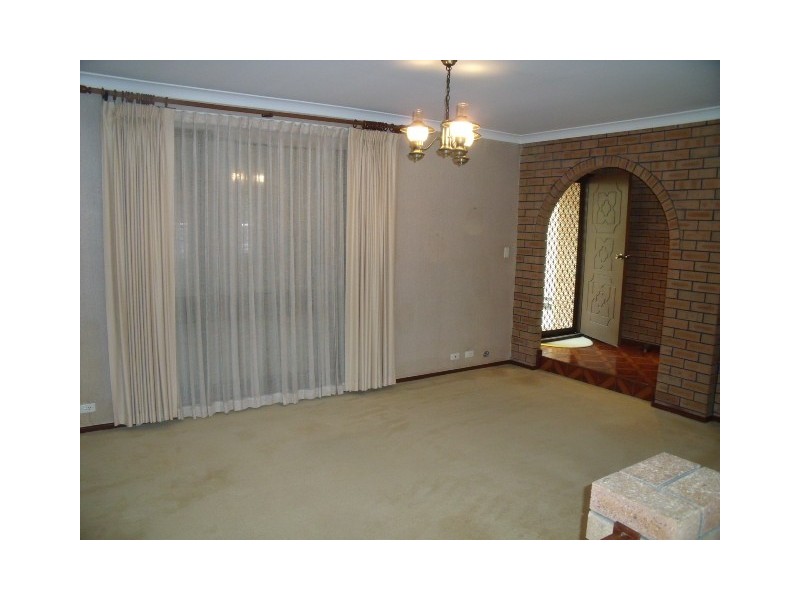 16 Findlay Road, Leeming WA 6149