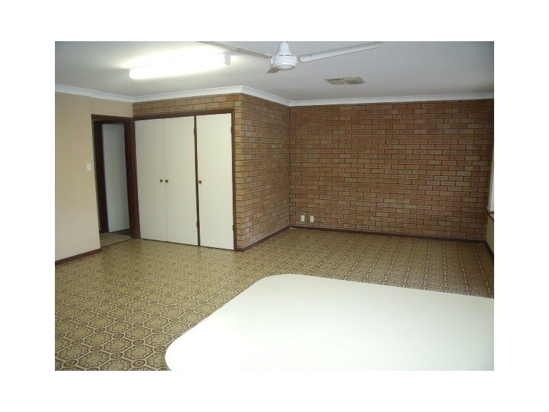 16 Findlay Road, Leeming WA 6149