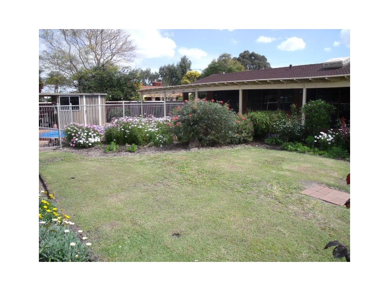 16 Findlay Road, Leeming WA 6149