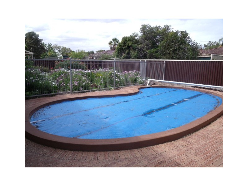 16 Findlay Road, Leeming WA 6149