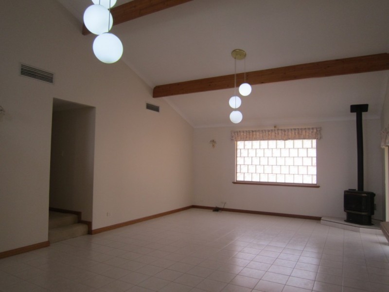 9 Keane Close, Winthrop WA 6150