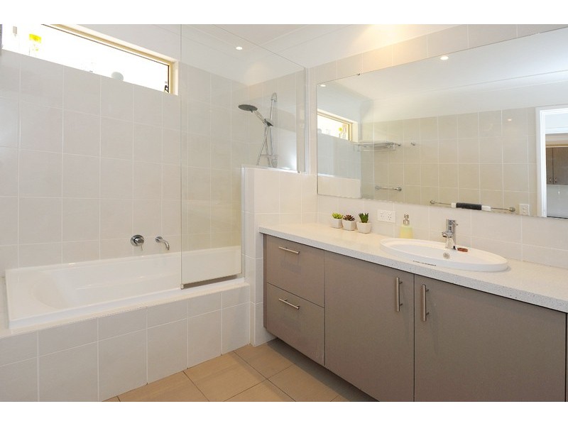 7 Lowrie Grove, Leeming WA 6149