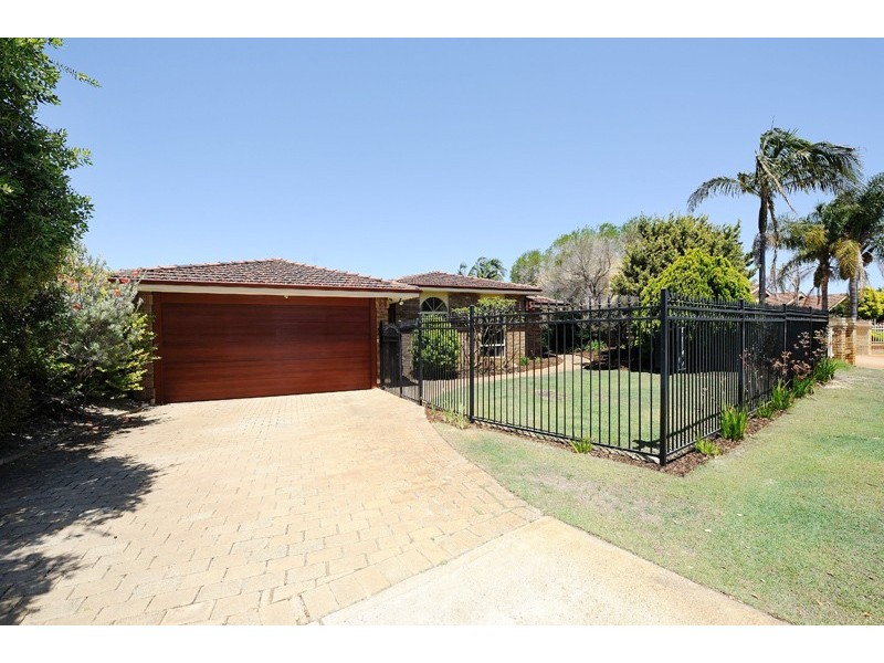 7 Lowrie Grove, Leeming WA 6149