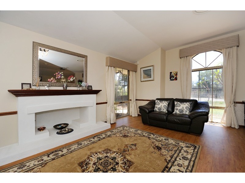 7 Lowrie Grove, Leeming WA 6149